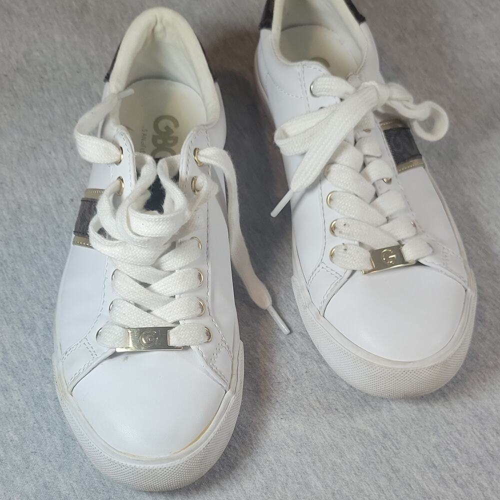 GBG Los Angeles Men’s Low Top Lace Up Sneakers White/Brown/Gold GGMAGIQ-R
